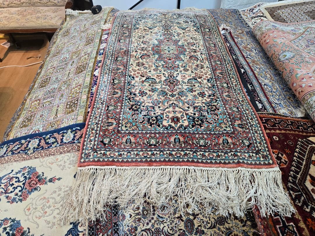 トルクラグ手織り クリーニング済み 素材シルク サイズ126cm×66cm