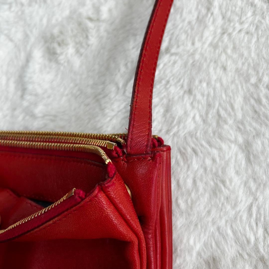 美品✨　CELINE トリオ　本革　ショルダーバッグ　旧ロゴ　赤