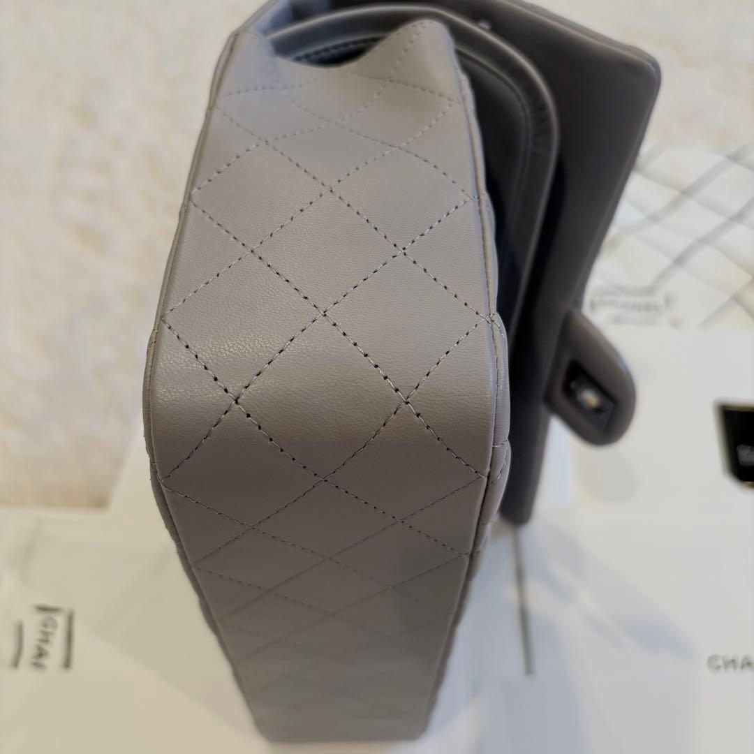 現在商談中　 CHANEL グレー キルティング ショルダー マトラッセ２５