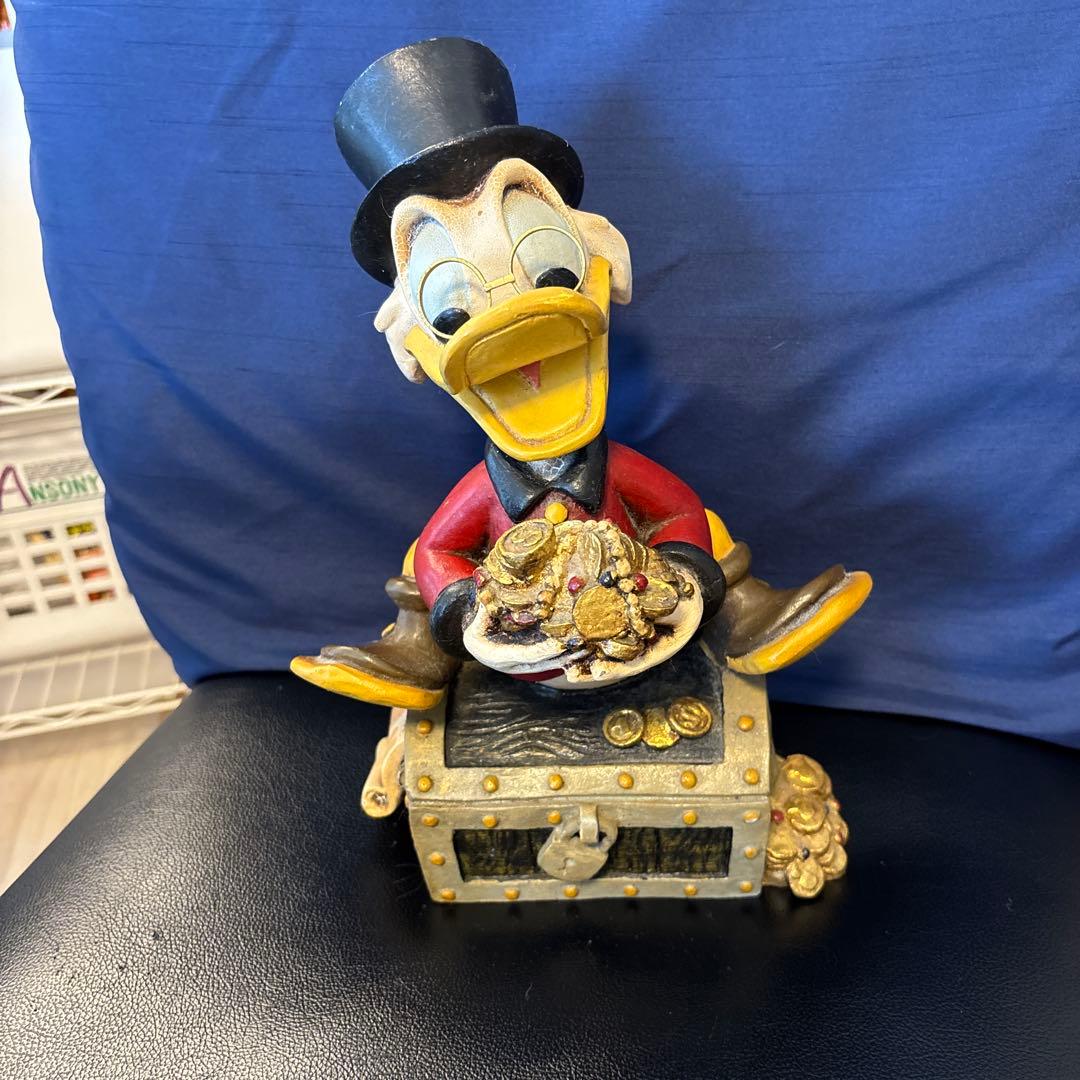 アンティークスクルージ・マクダック 宝箱フィギュア