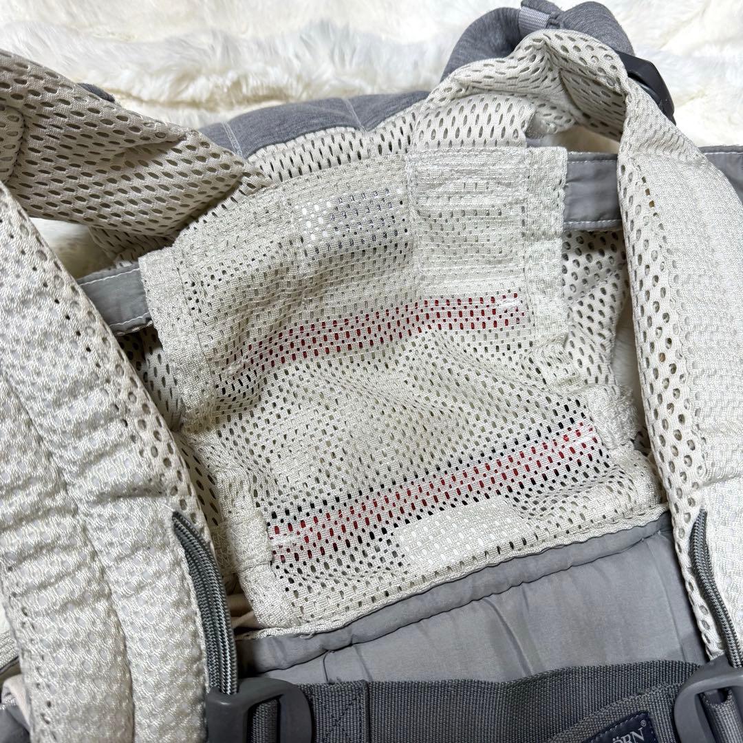 ベビービョルン　抱っこ紐　ハーモニー　メッシュ　クリーム