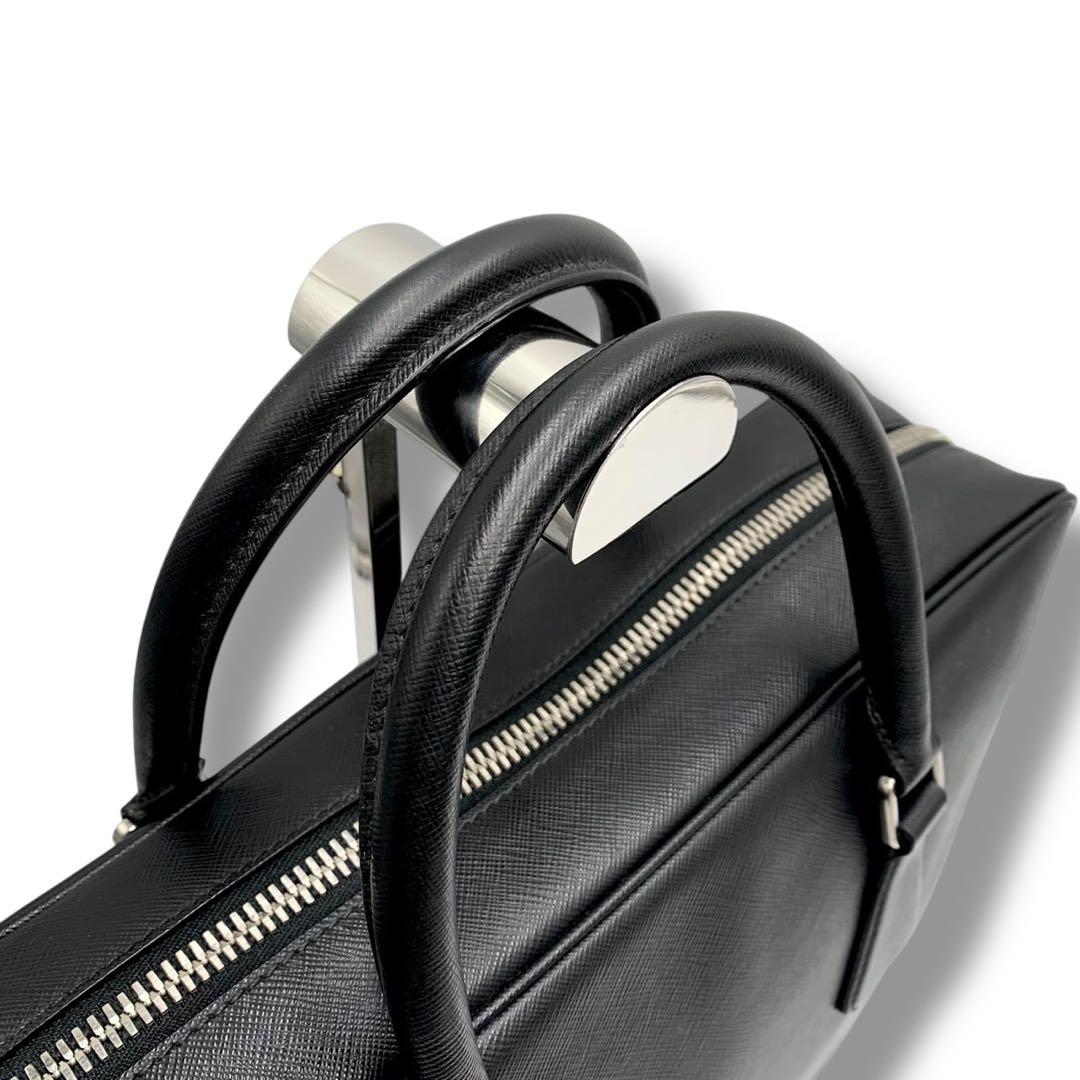 美品✨プラダ ビジネスバッグ 三角ロゴプレート サフィアーノレザー 黒 南京錠付