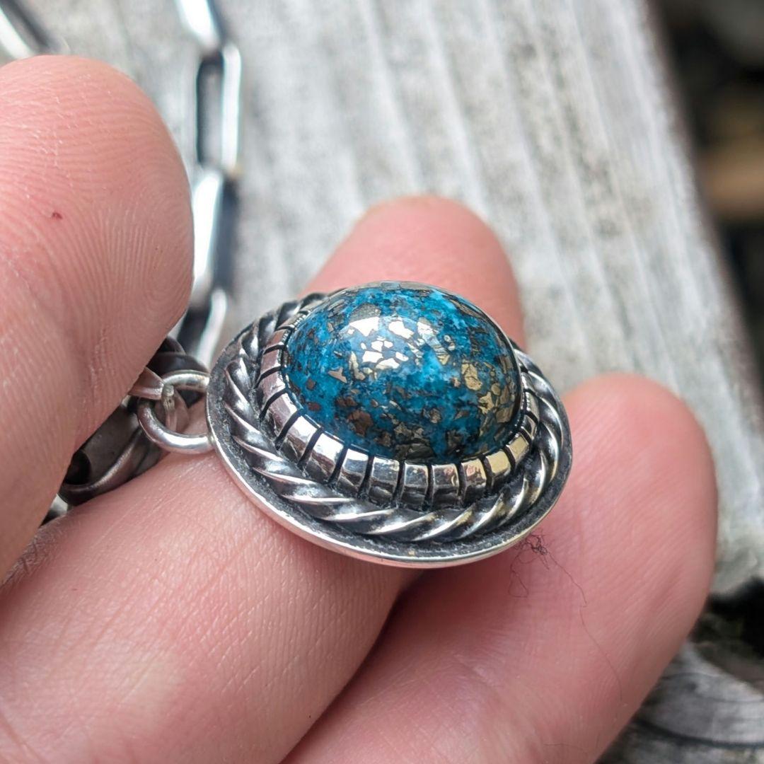 ハンドメイドのターコイズトップ　インディアンジュエリー風　　ネックレストップ