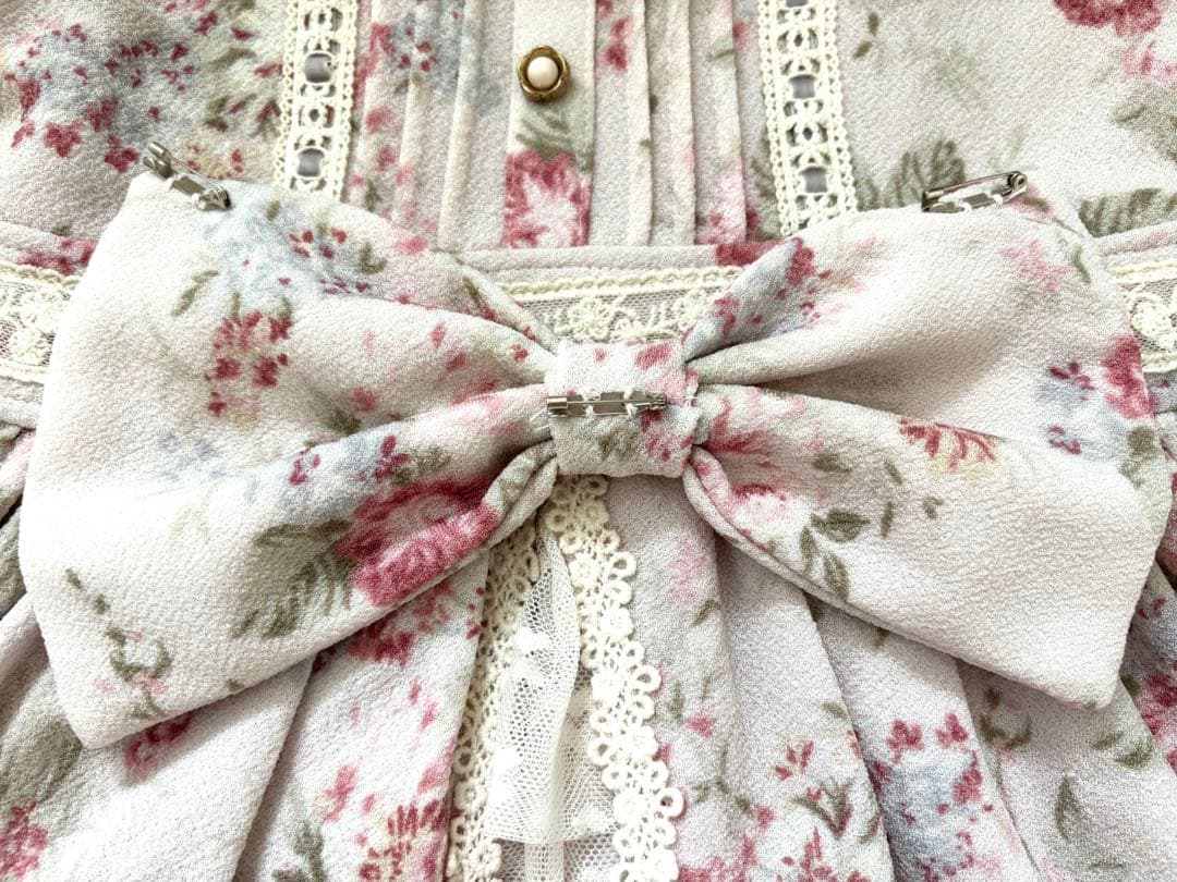 リズリサ　ビッグリボン付き　レース襟　薔薇　花柄　長袖ワンピ