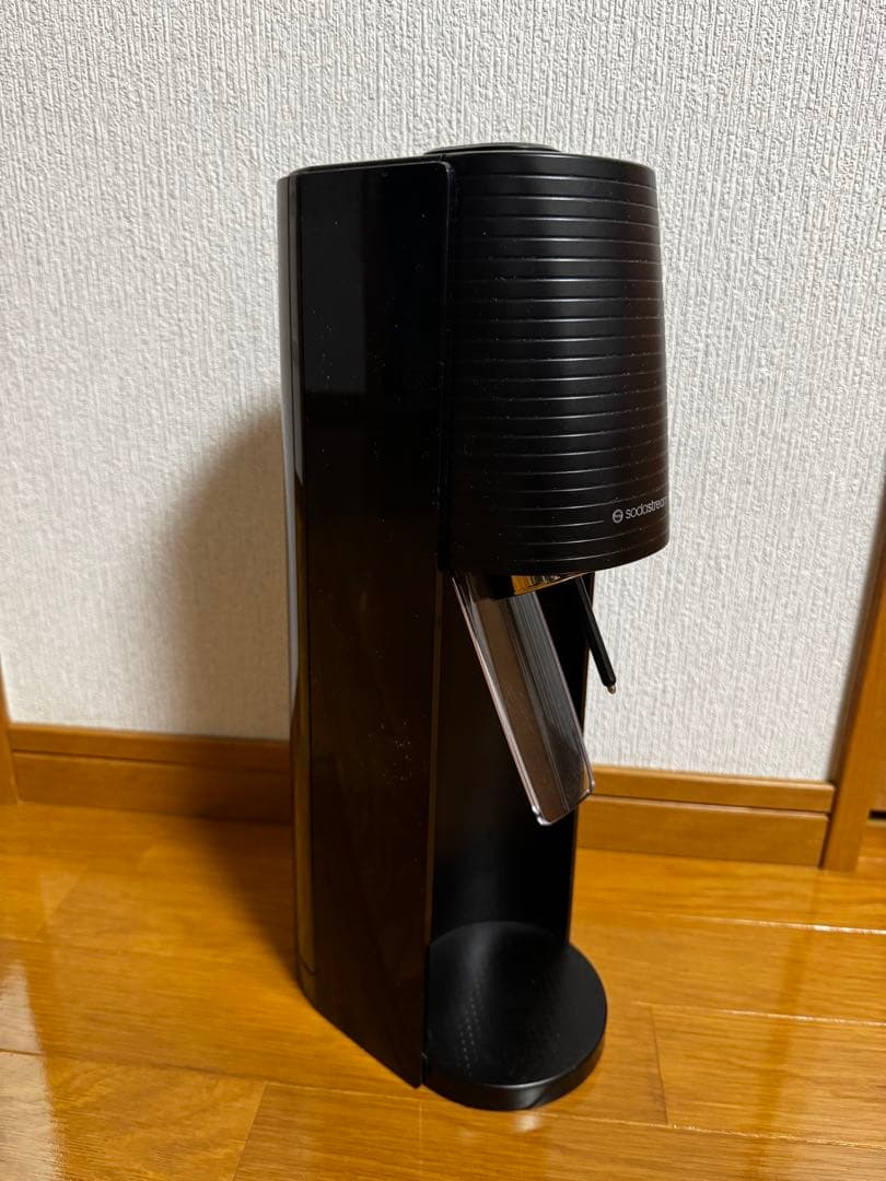 sodastream 炭酸水メーカー 黒色 ガスボンベ4本付き