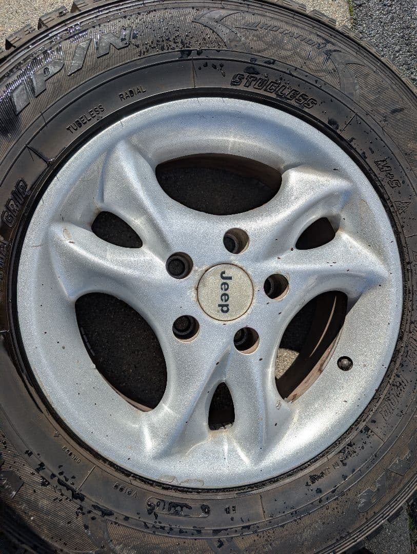 Jeep cherokee XJ 15インチ 純正ホイール スタッドレスタイヤ