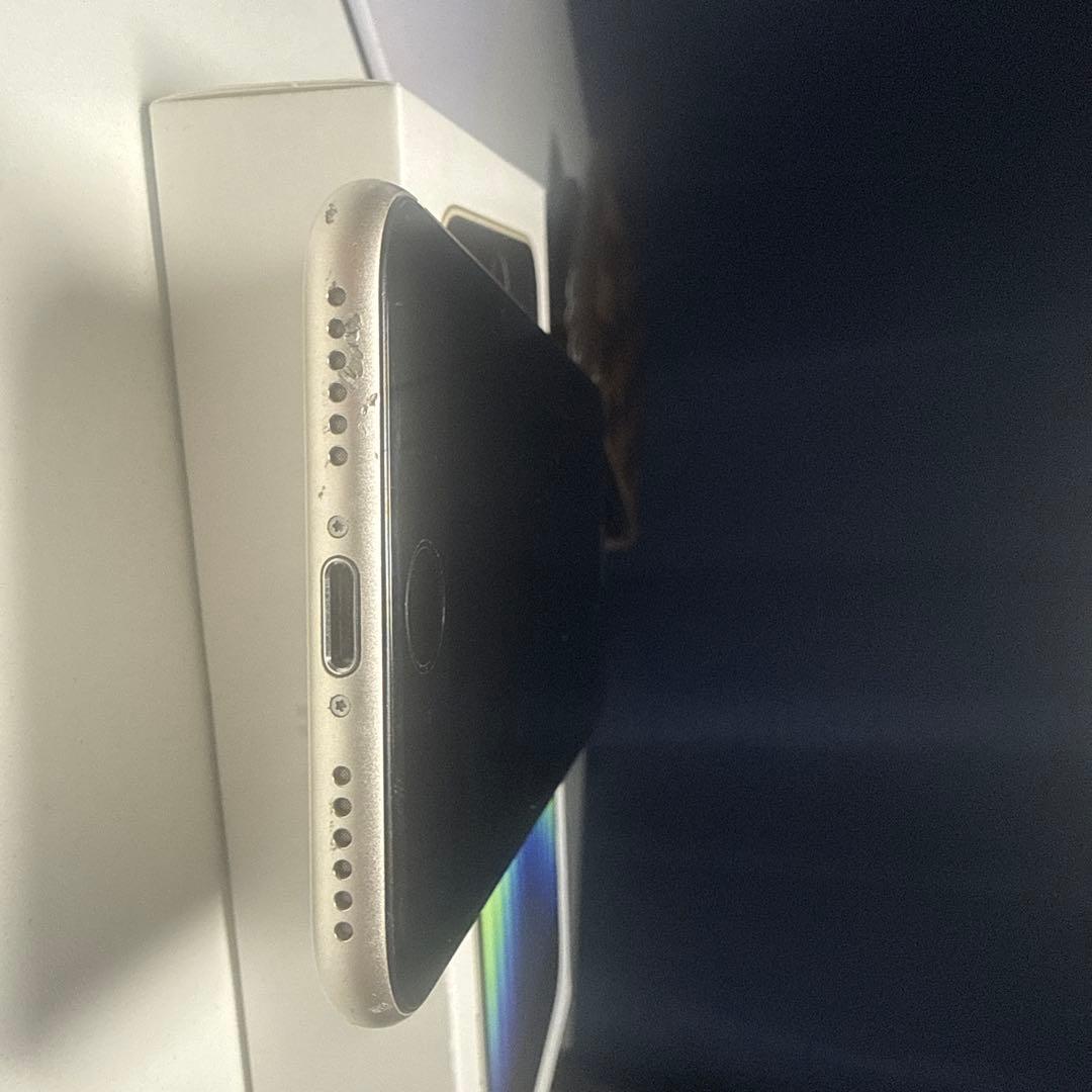 iPhone SE3 64G ホワイト　SIMフリー