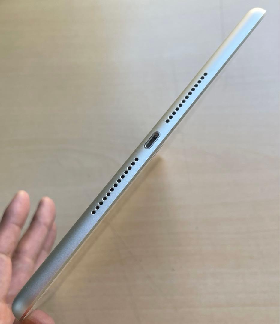 iPad 第6世代　A1893　Wi-Fiモデル　シルバー　32GB 超美品#5