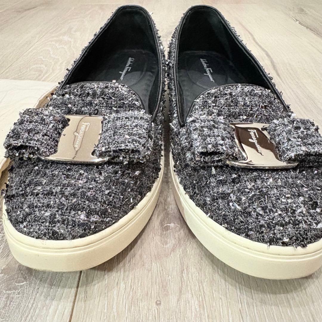 サルヴァトーレフェラガモ スニーカー フラット ヴァラリボン ラメ 24.5cm