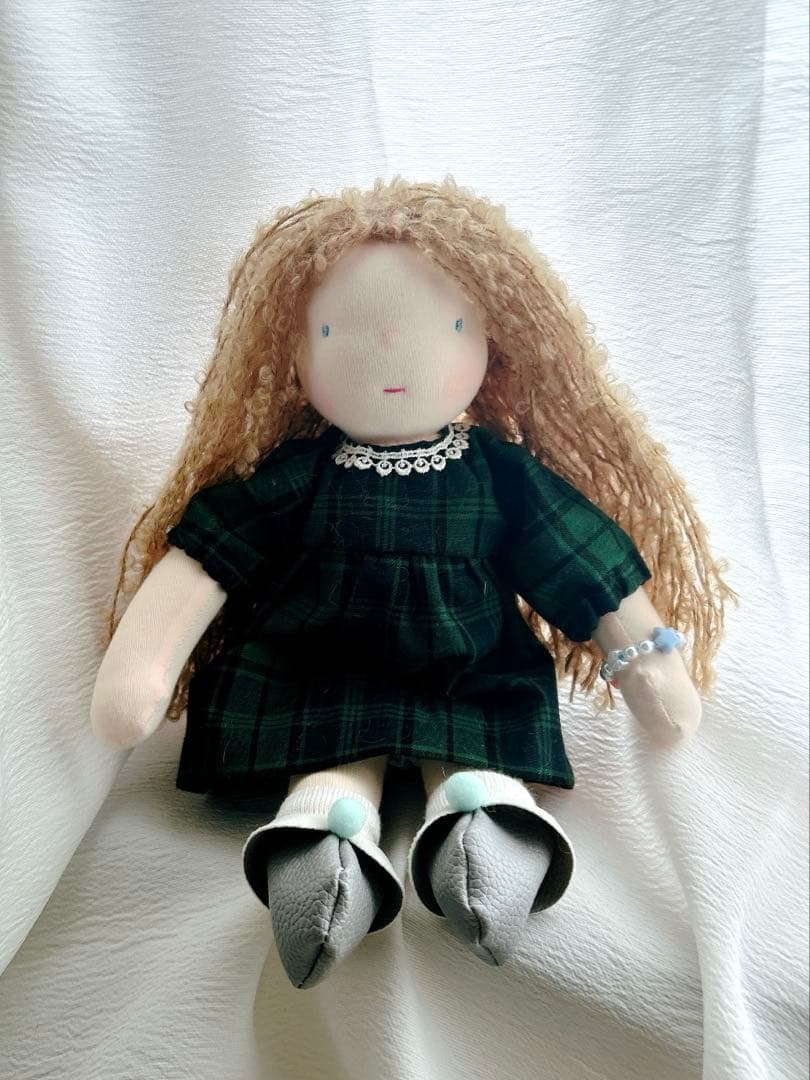 ウォルドルフ人形　B体 カーリーヘアーの女の子