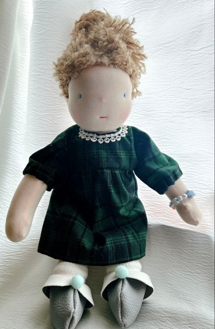 ウォルドルフ人形　B体 カーリーヘアーの女の子