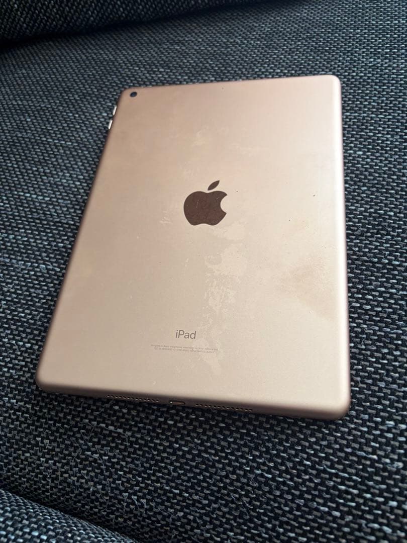 iPad ゴールド 本体　第６世代　32GB