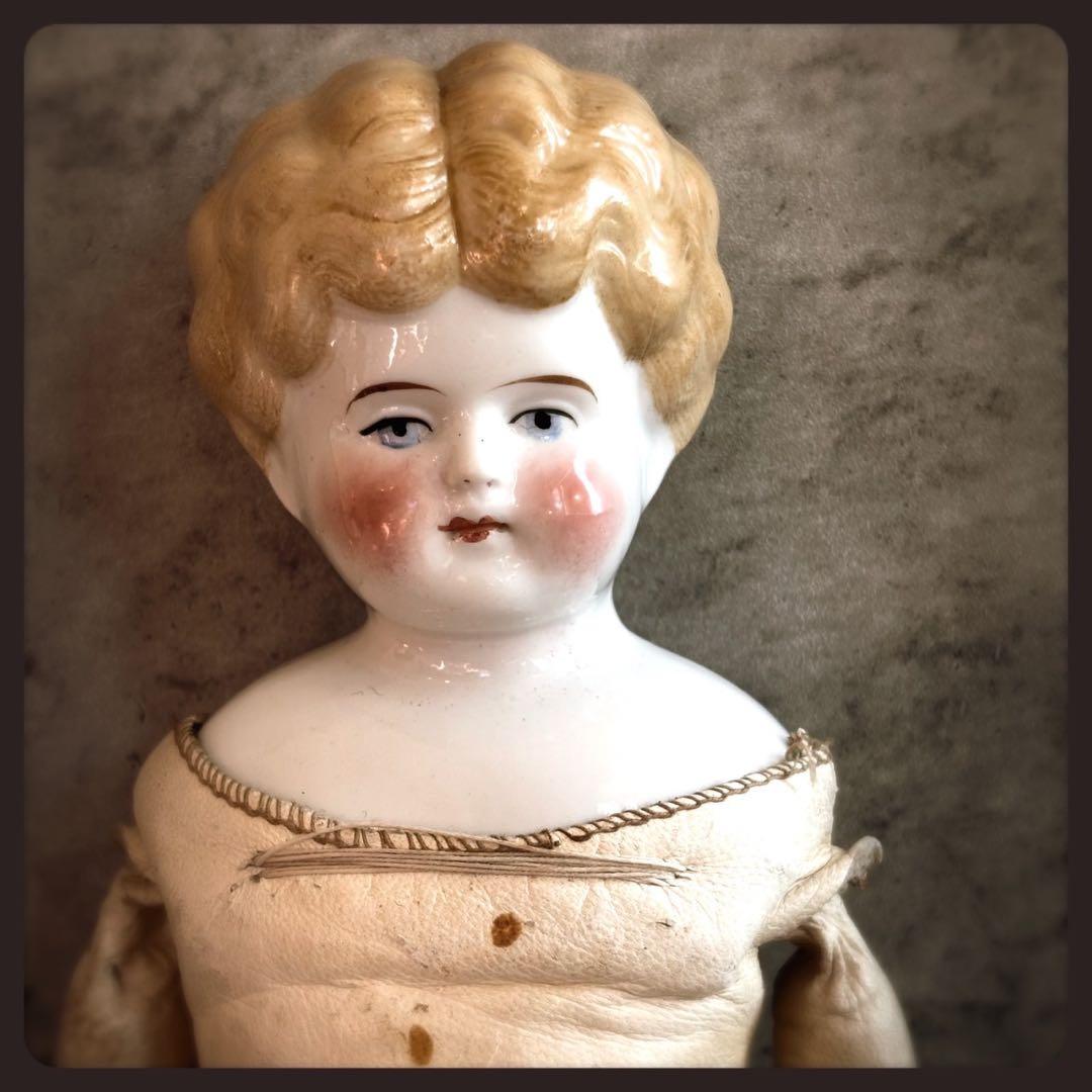 アンティーク ブロンド　チャイナヘッドドール　レザーボディ