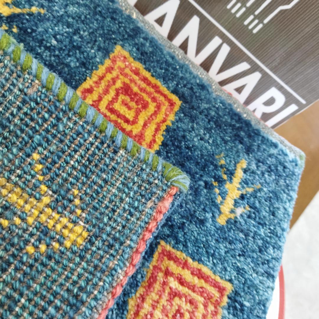 値下げします●ミニギャベ●32×35㎝●手織●本物●新品●3遊牧民が紡ぐギャッベ