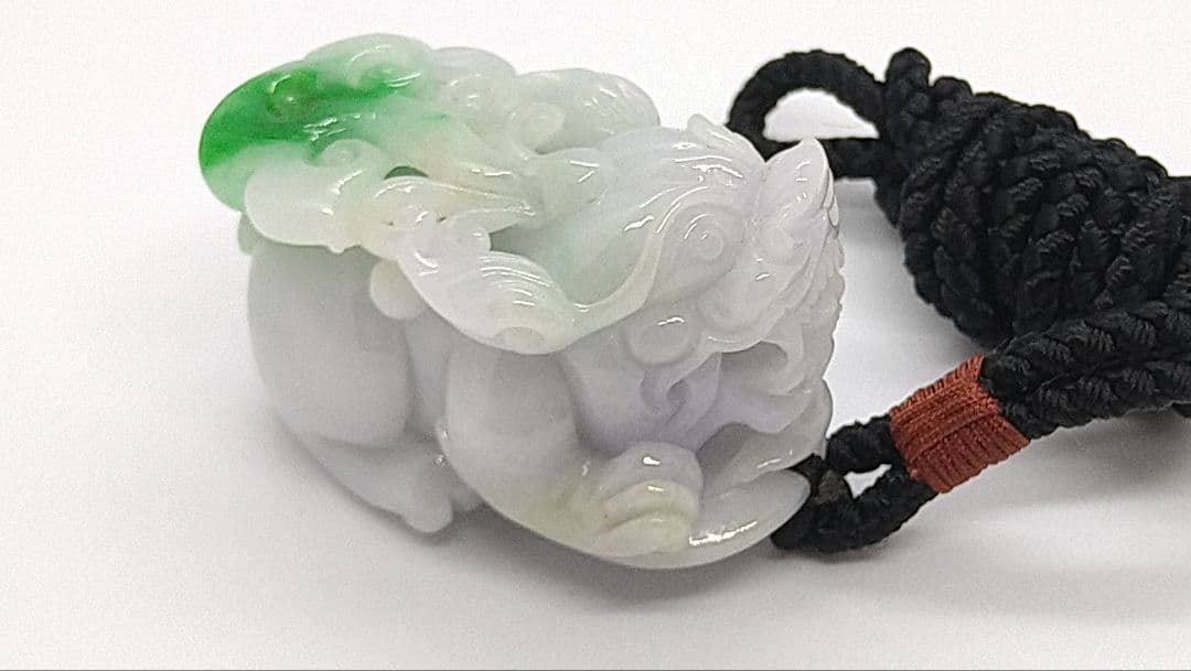 本翡翠　天然石　貔貅　ひきゅう　ネックレス　置物　財福　鑑別書２点付　彫刻
