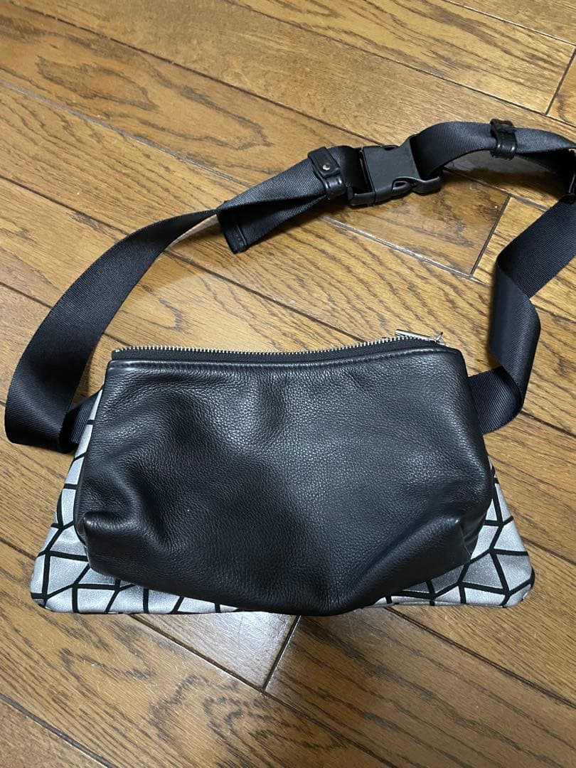 chi.wata ボディバッグ　黒&シルバー