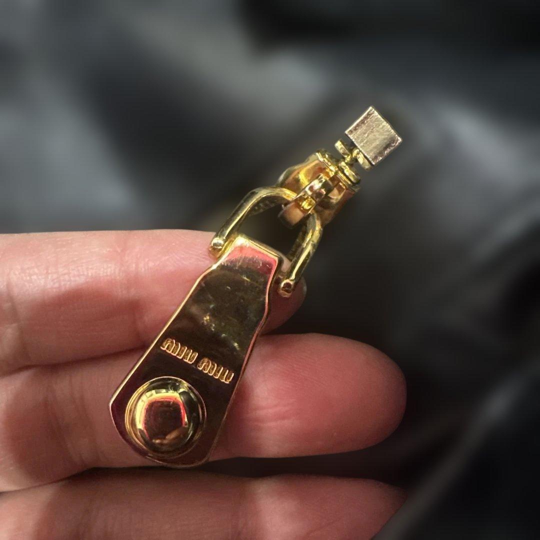 MIU MIU ブラックレザー ショルダーバッグ