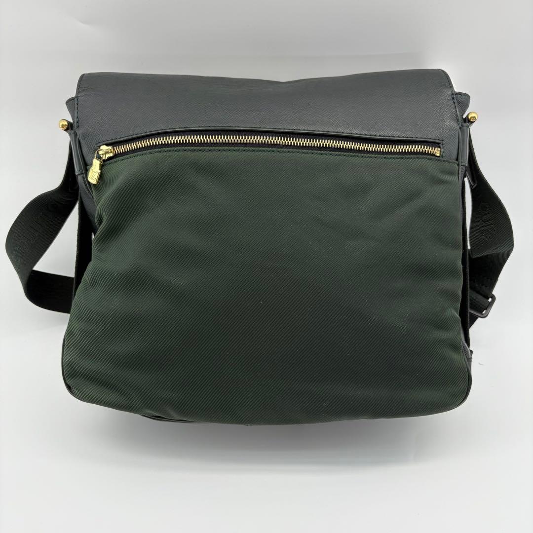 VUITTON ヴィクトール　メッセンジャーバック　ダークグリーン　斜め掛け