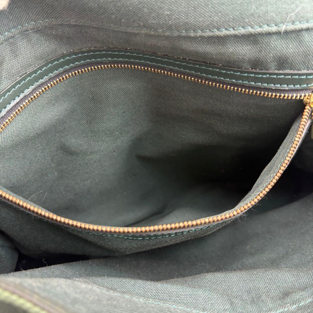 VUITTON ヴィクトール　メッセンジャーバック　ダークグリーン　斜め掛け