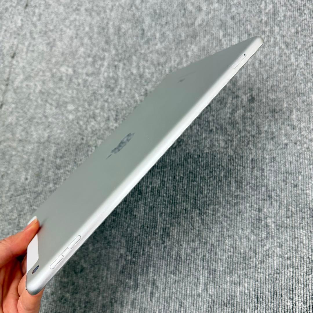 iPad 第一6世代 32GB Wi-Fi + Cellular シルバー