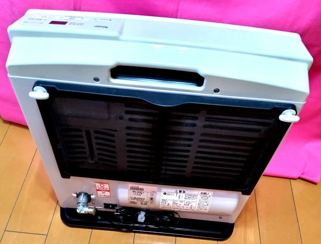 RinnaiガスファンヒーターLPガス 目立ったキズ汚れなし。