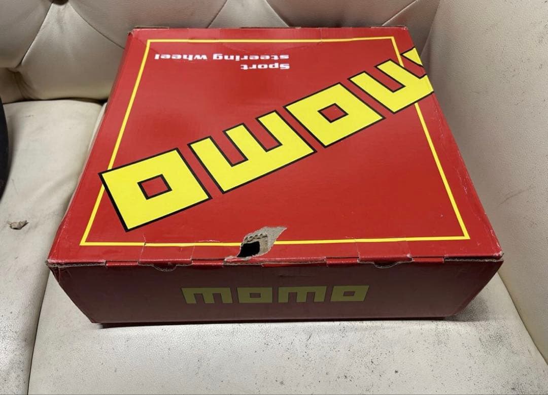 【最終値下げ】MOMO ステアリング 350ミリφ35 レッド スエード