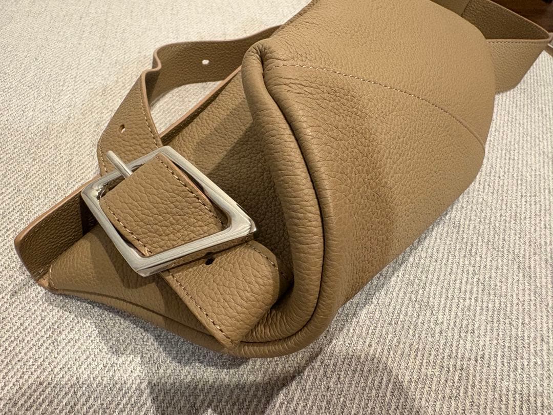 Rabeanco ラビアンコ　クロスボディバッグ　ベージュ