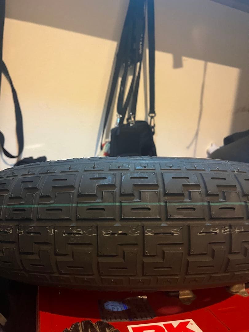 アバルト　の緊急用に　フィアット500 スペアタイヤ工具セット　送料込み未使用