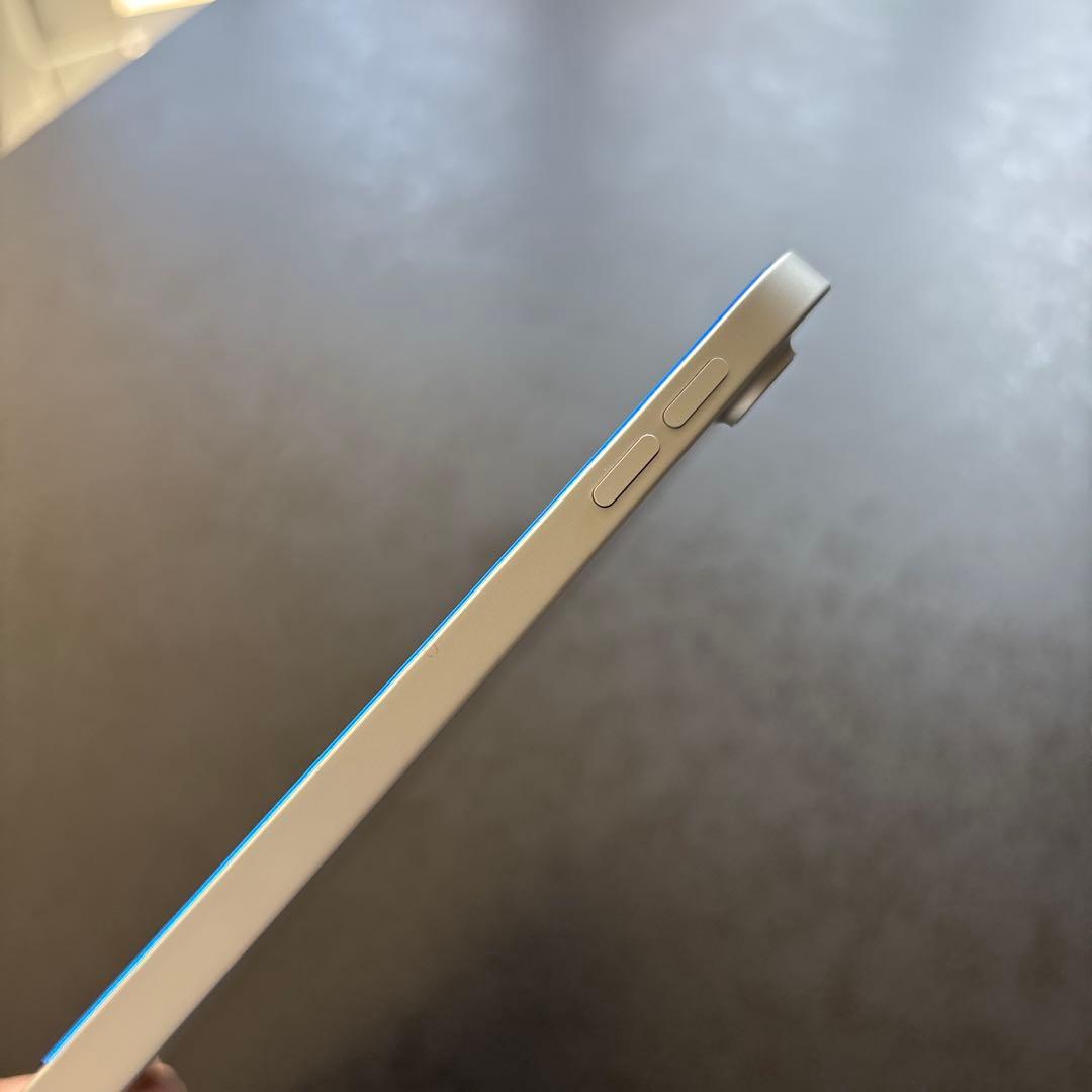 美品iPad 第10世代／Wi-Fiモデル 64GB シルバー 付属品あり