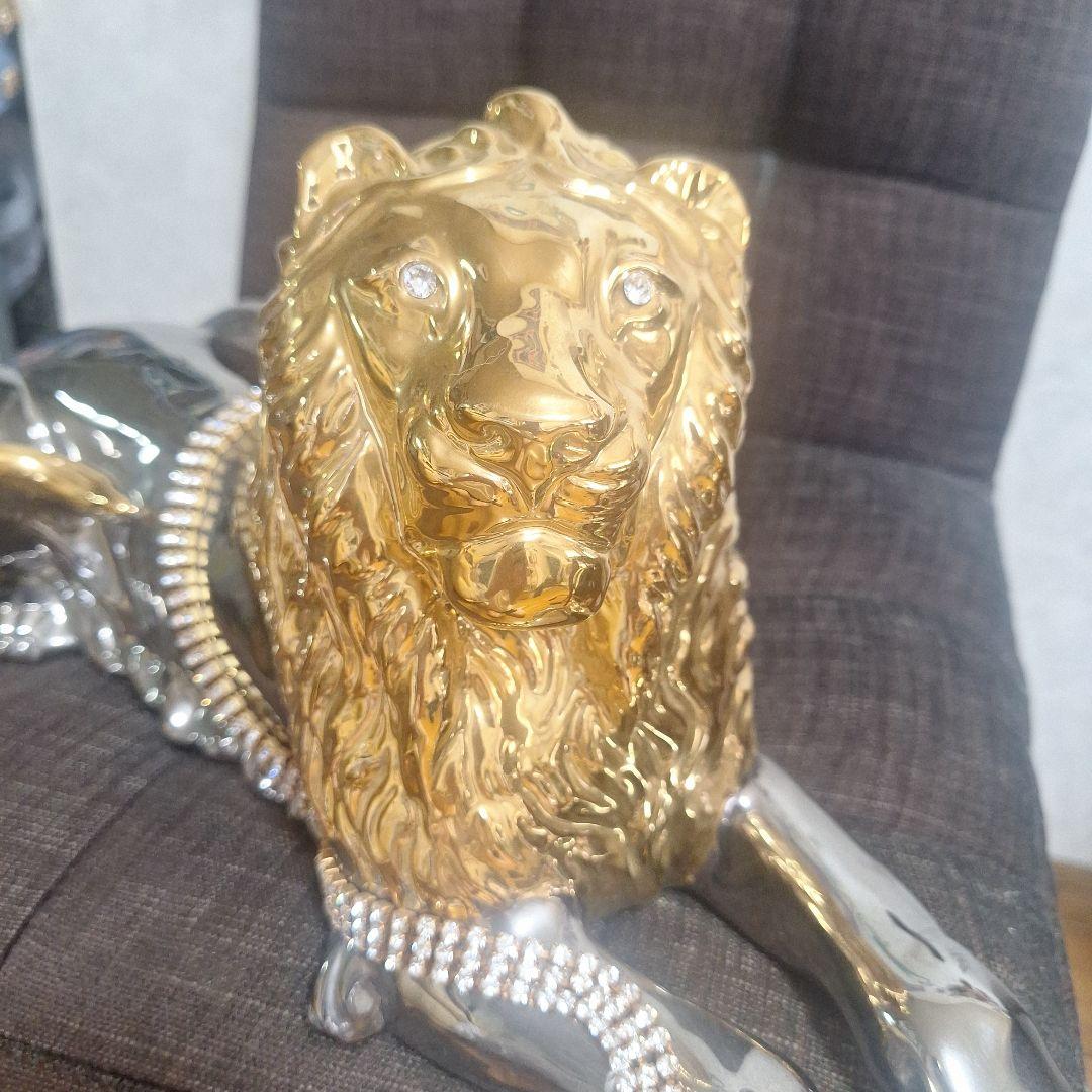 イタリア。アウラ社。ライオン