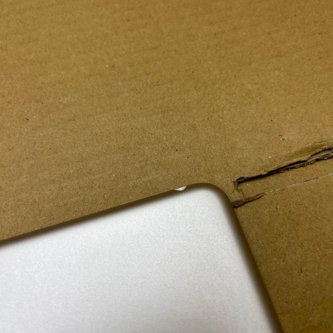 Apple iPad (第８世代) Wi-Fi 32GB シルバー