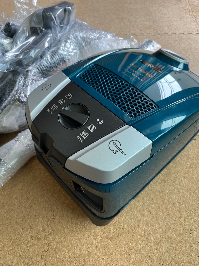 Miele Compact C2 掃除機 　　　　購入　2024年11月28日