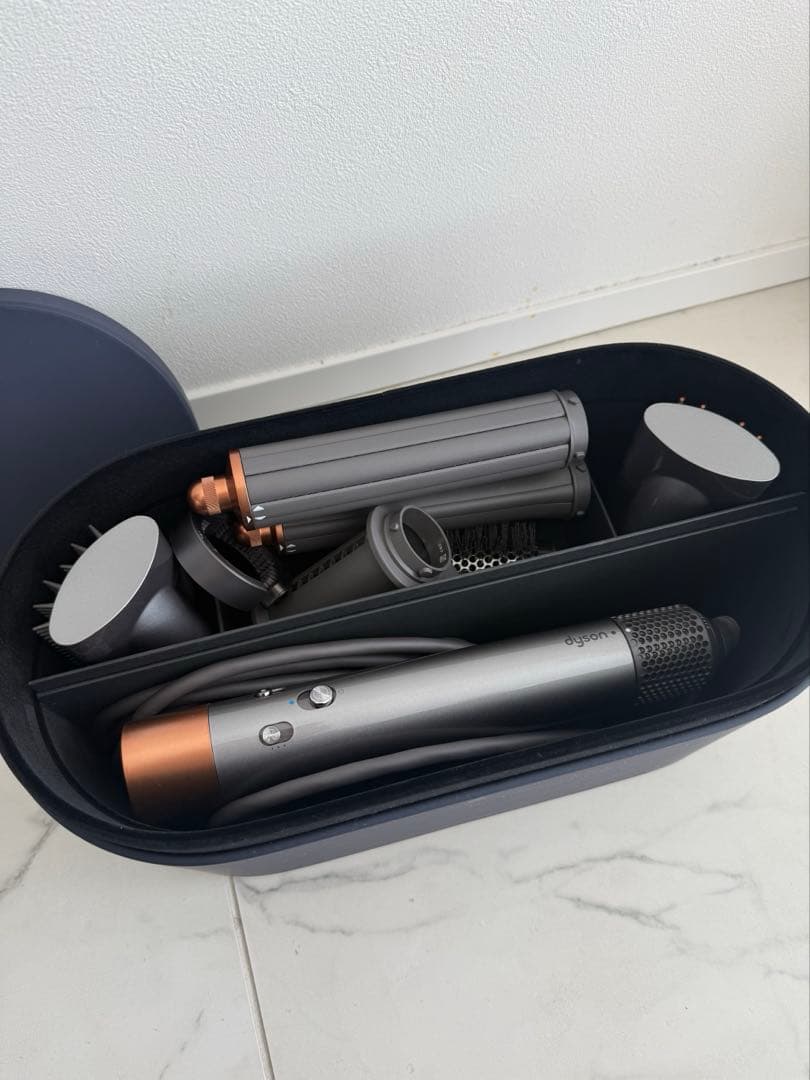【未使用！安価！】Dysonカールドライヤー 専用ケース付き