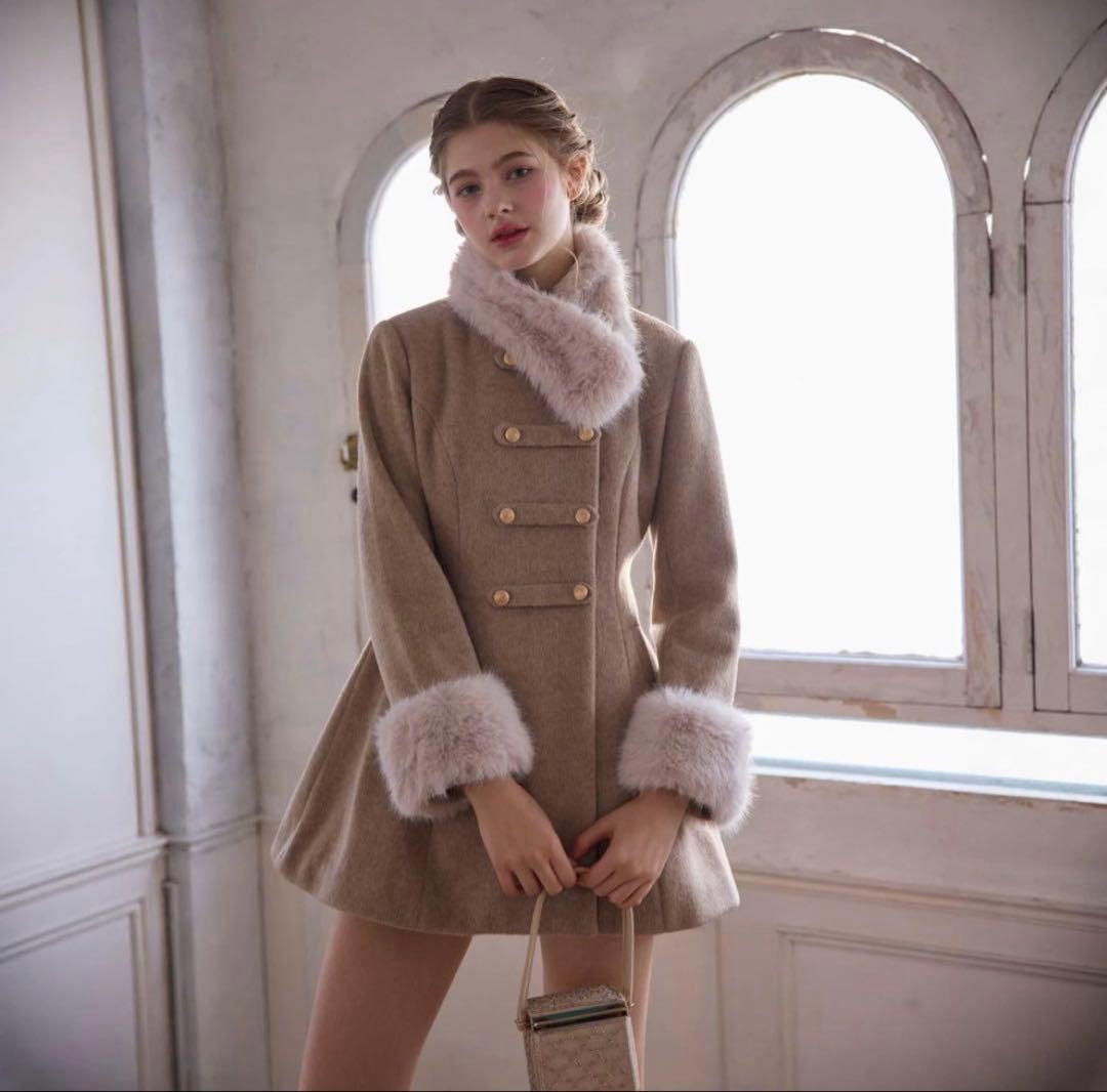 ジャケット・アウター Treat Urself Muse fur flare coat