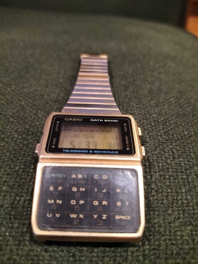 希少!!!CASIO DBC610ゴールド デジタル腕時計