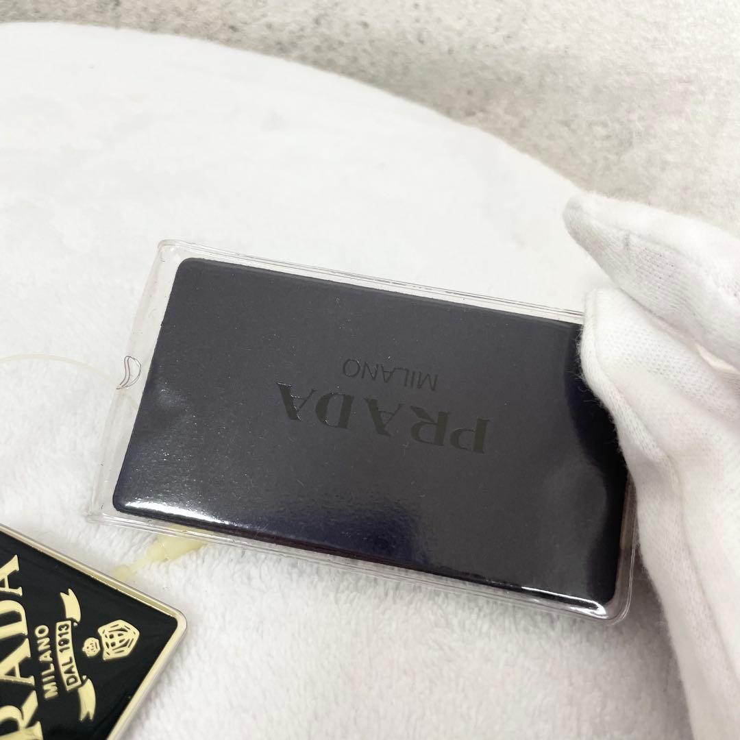PRADA プラダ　キーリング　キーホルダー　チャーム　三角プレート　ブラック
