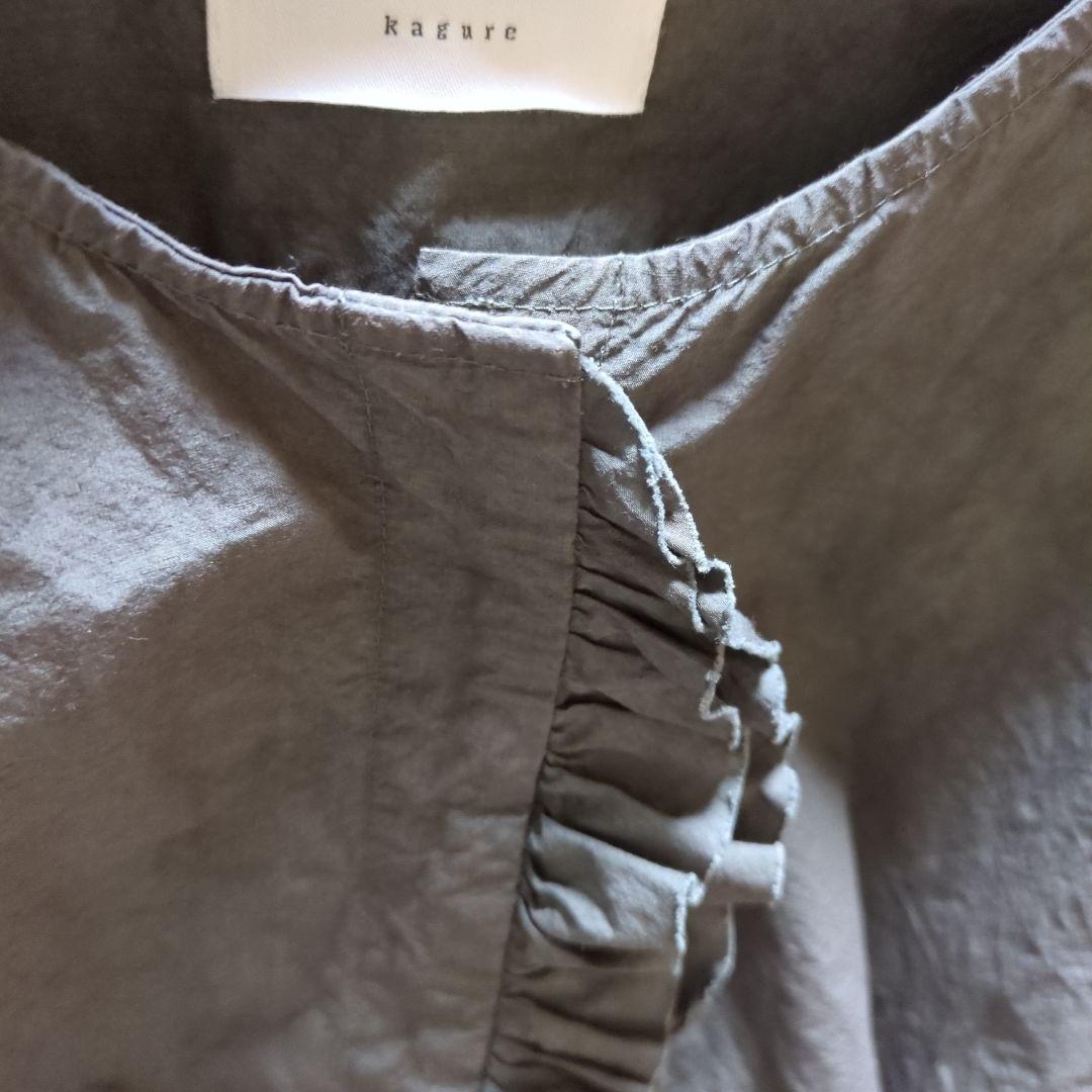 2025年SS かぐれコットンリネンフリルブラウス　チャコール