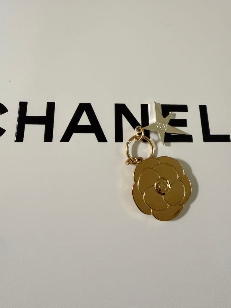 シャネル2025クリスマス限定レヌフオンブルコメット848ザ ニューシンギュラー