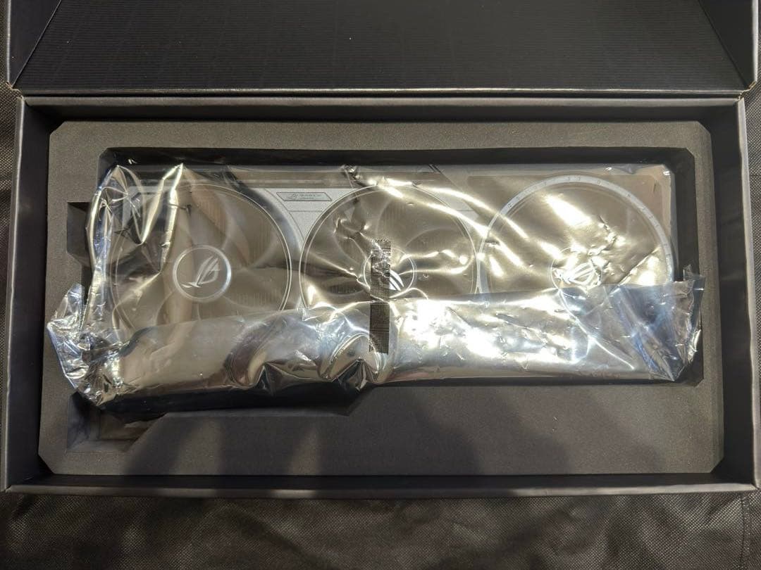 グラフィックボード・グラボ・ビデオカード ASUS ROG ASTRAL GeForce RTX 5090 OC