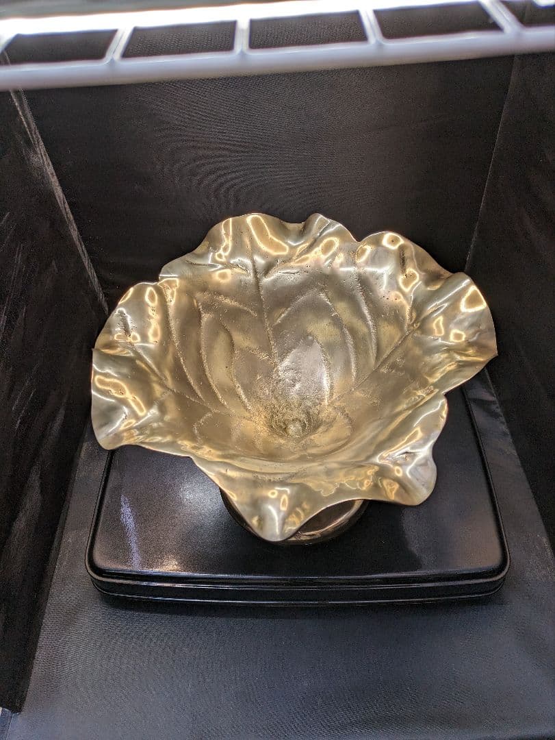 ☆b191、真鍮製のキャベツの葉の台座　花のコンポート