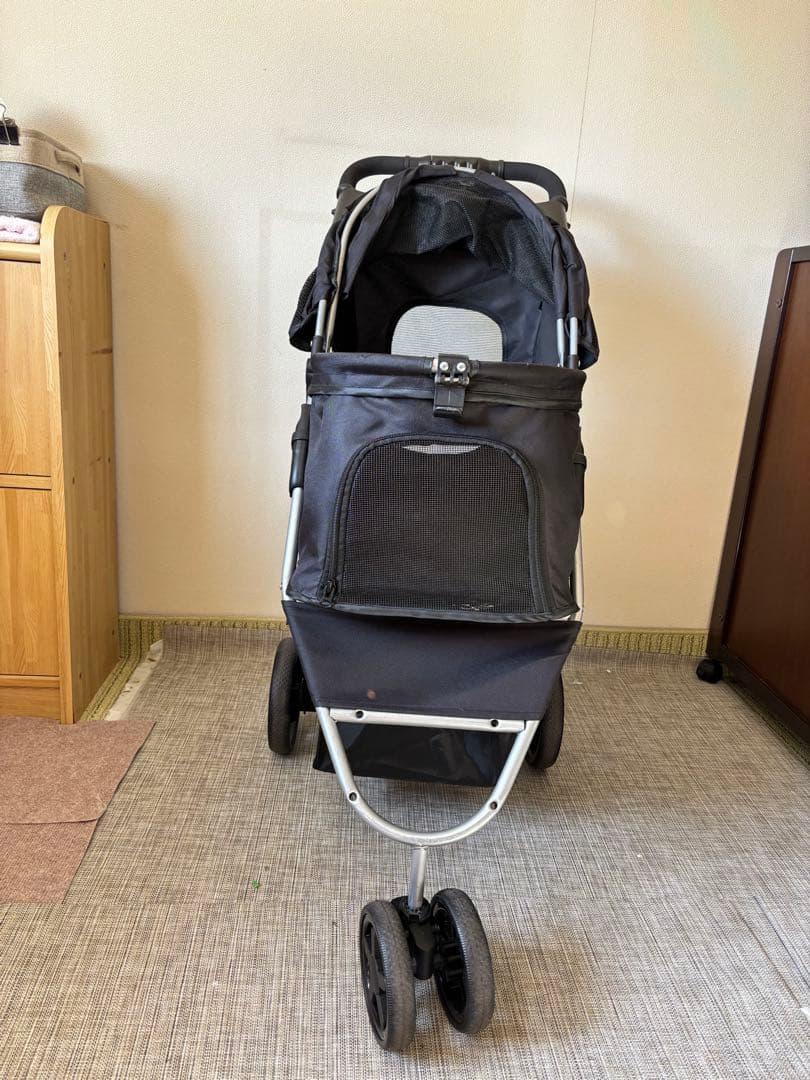 黒の折りたたみ式ベペットカート ベア柄クッション付き