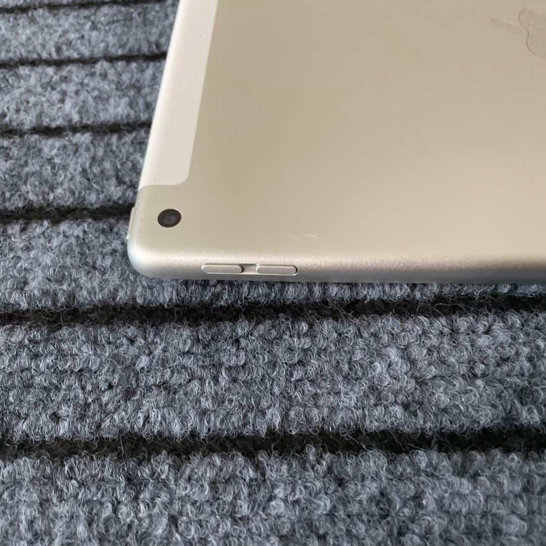 235 iPad 8世代 32GB SIMフリー シルバー
