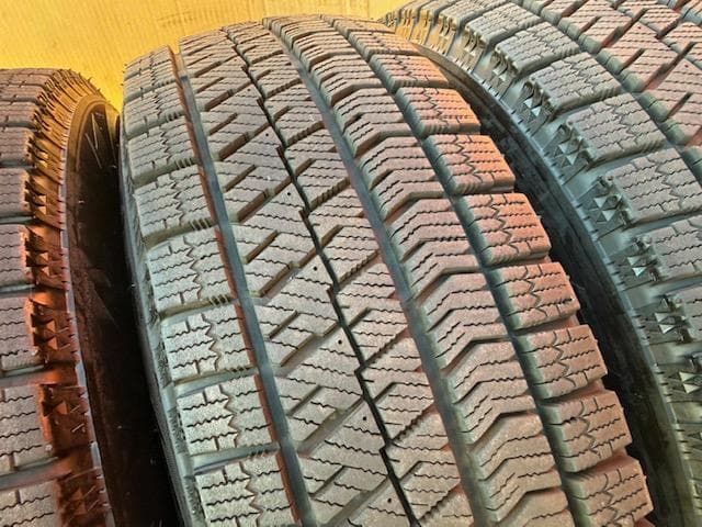 カローラ フリード (4H) ノート スタッドレスセット 185/70R14