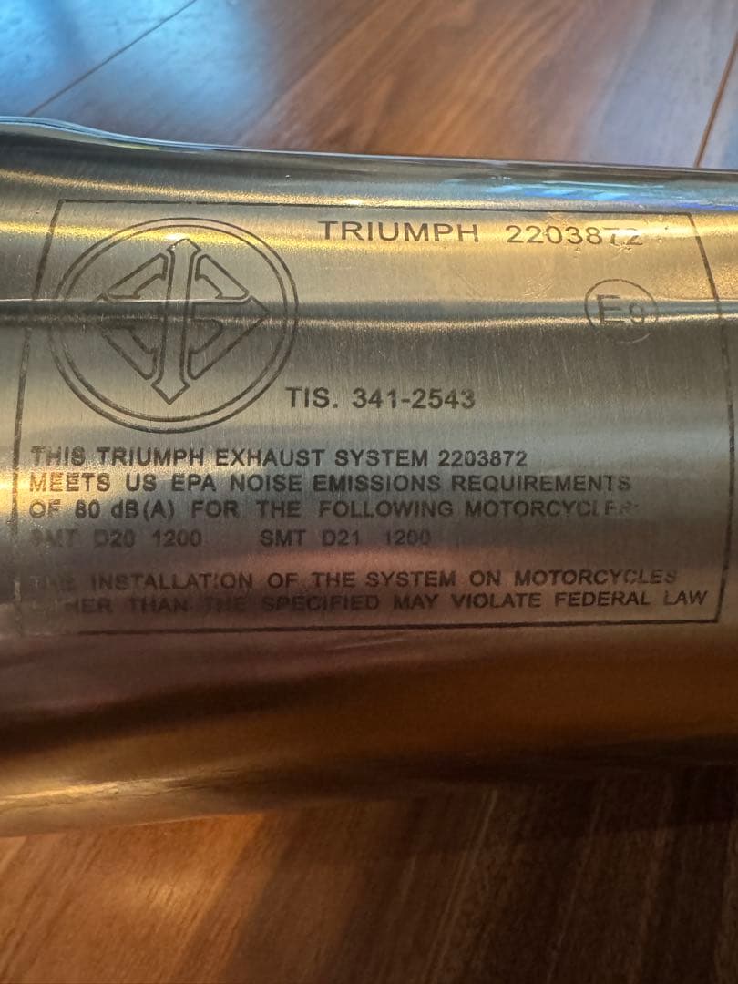 トライアンフ　スラクストン　1200r 純正マフラー　新車外し　デッドストック