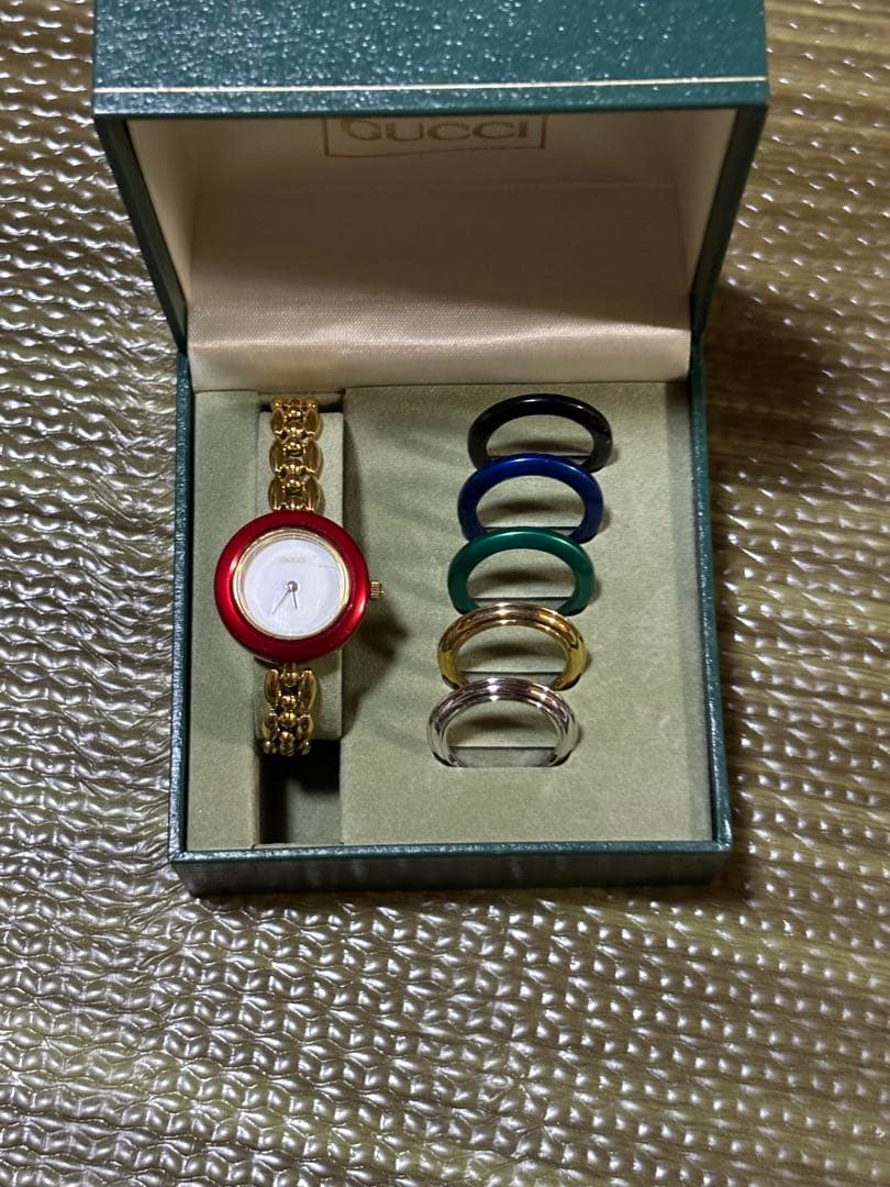 GUCCI 時計 赤い文字盤 ゴールドチェーン