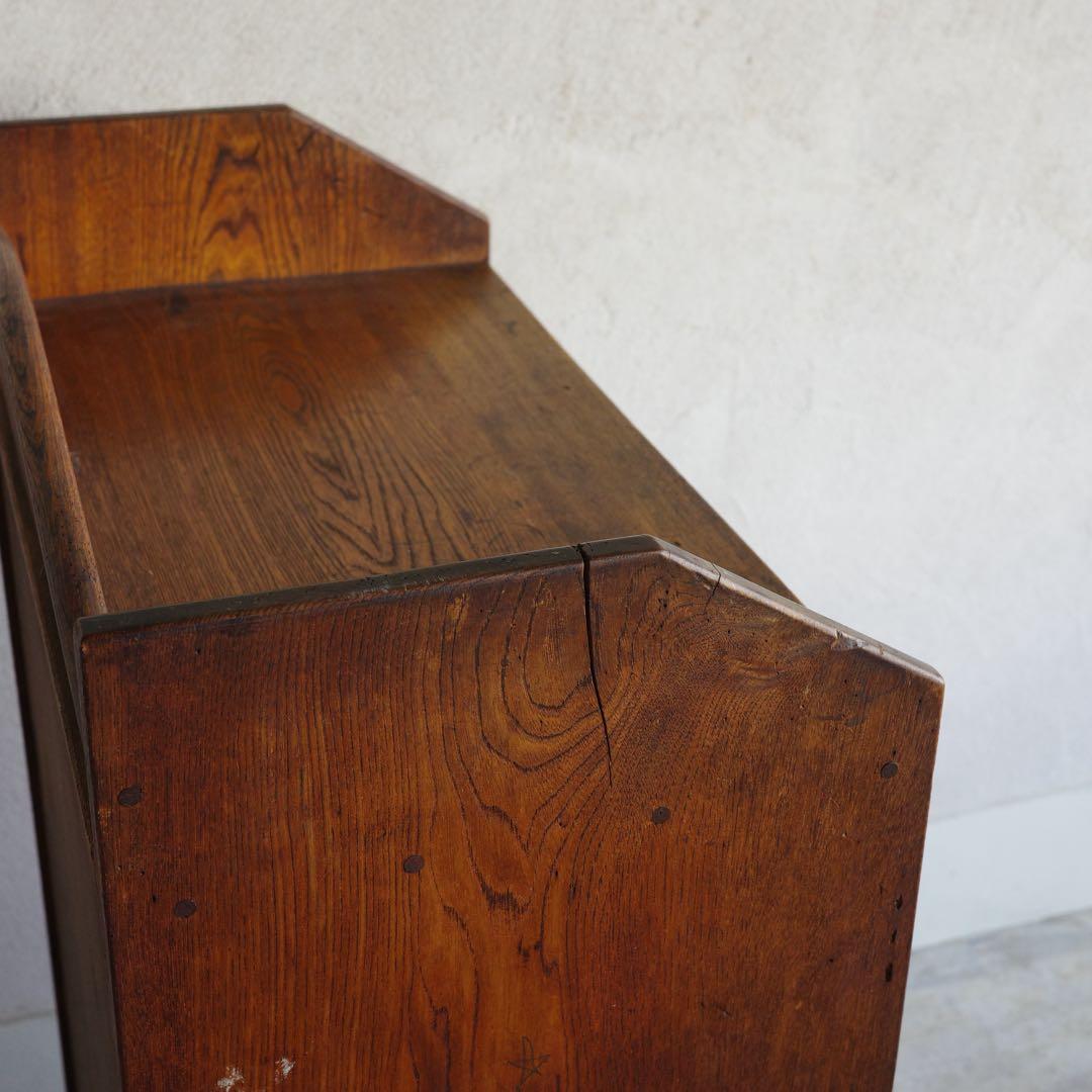 ガラス扉の本箱