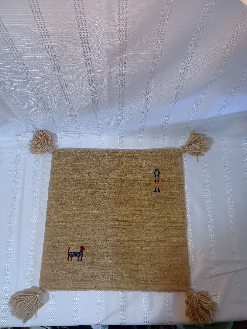 ギャッベ 　ギャベ　チェアパッド　ベージュ　ウール100％　ラグ　40×40㎝