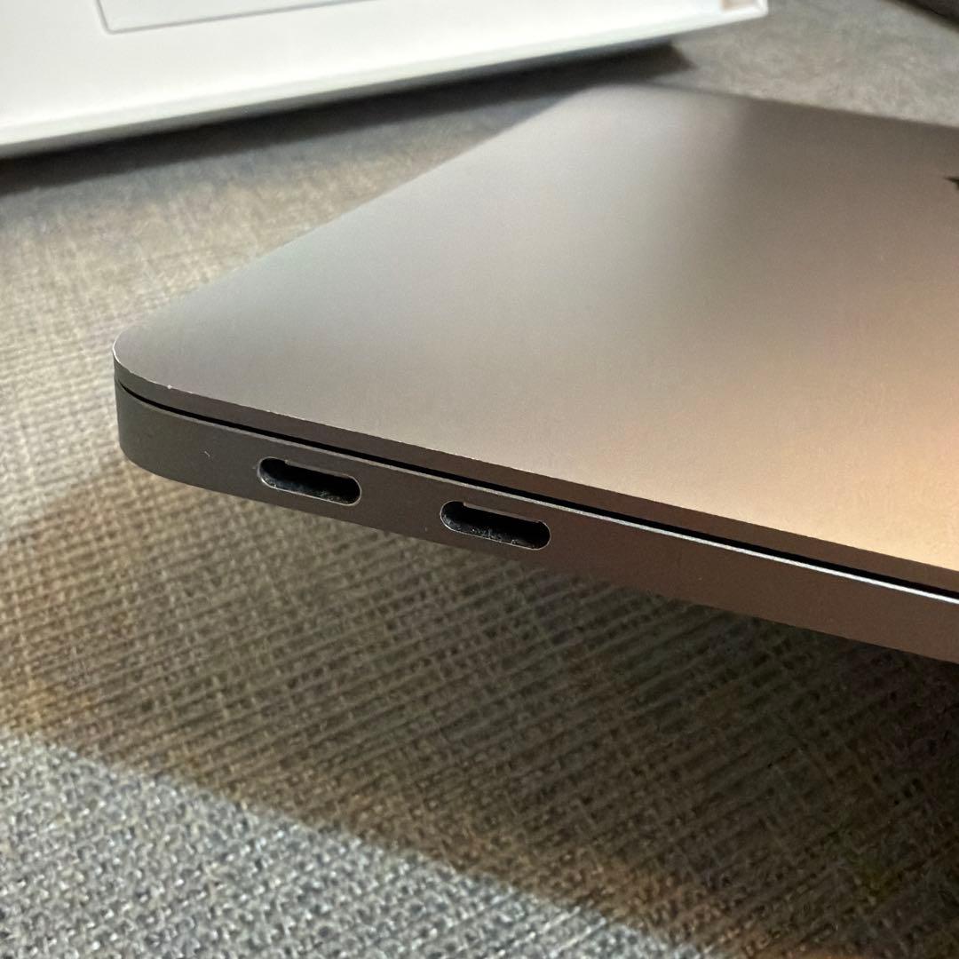 MacBook Air スペースグレー 本体　第8世代