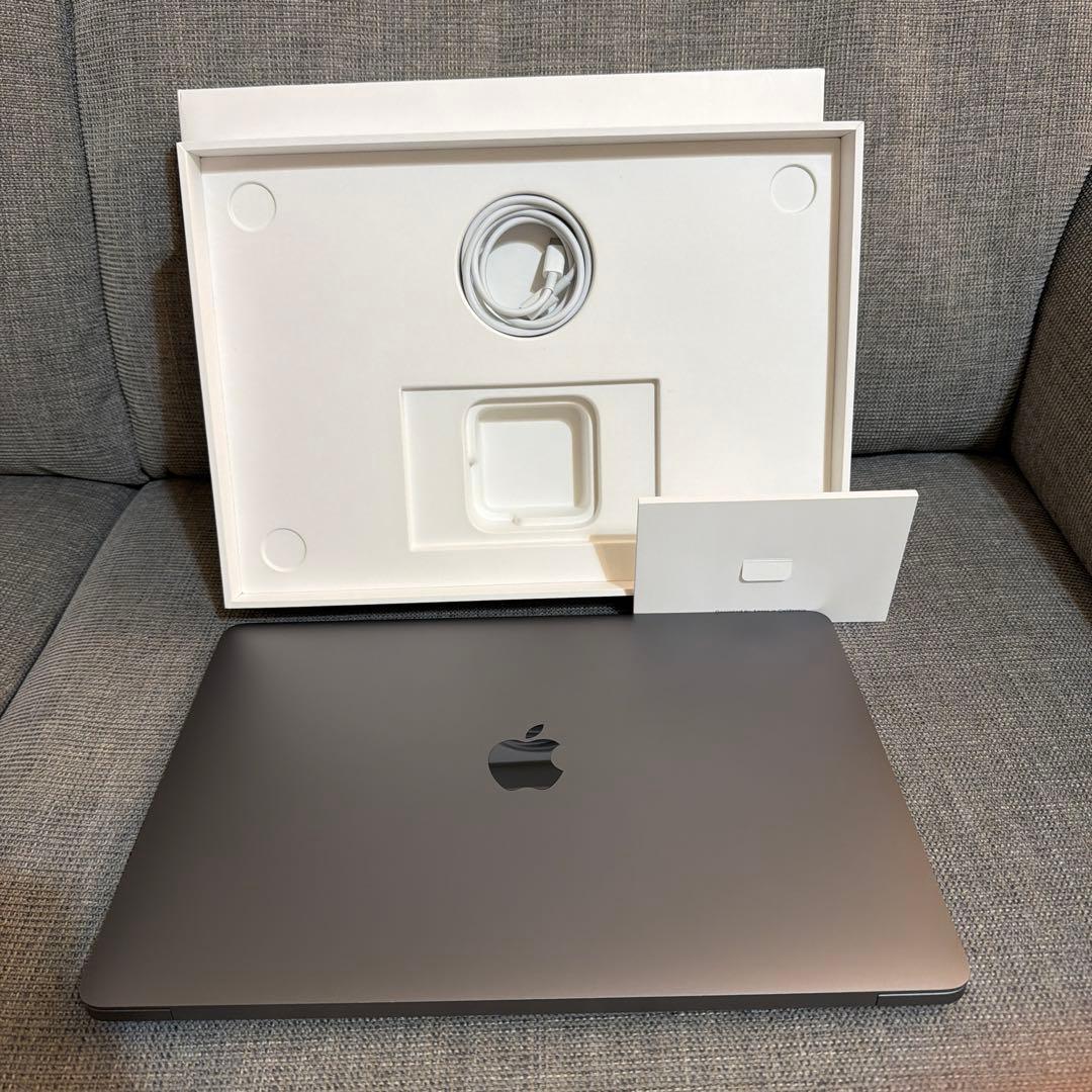MacBook Air スペースグレー 本体　第8世代
