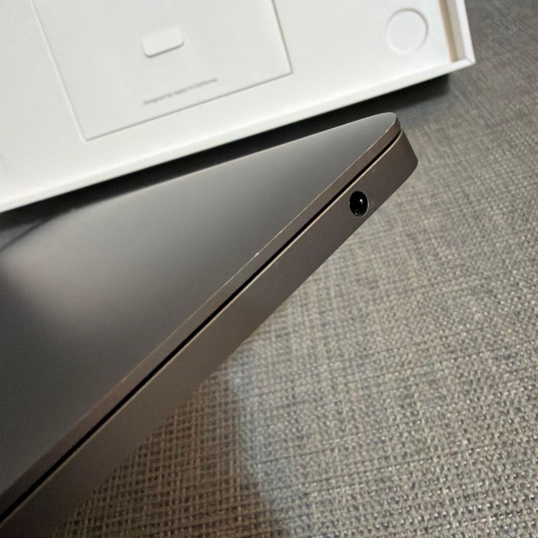 MacBook Air スペースグレー 本体　第8世代